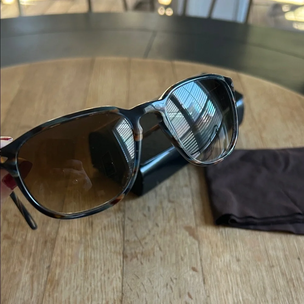 Persol Blue Tortoise Sunglasses with Black Case - Picture 4 of 6